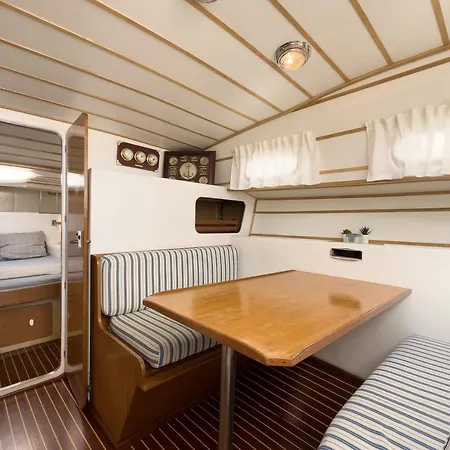 Rufus Port Forum Bateau-hôtel *
